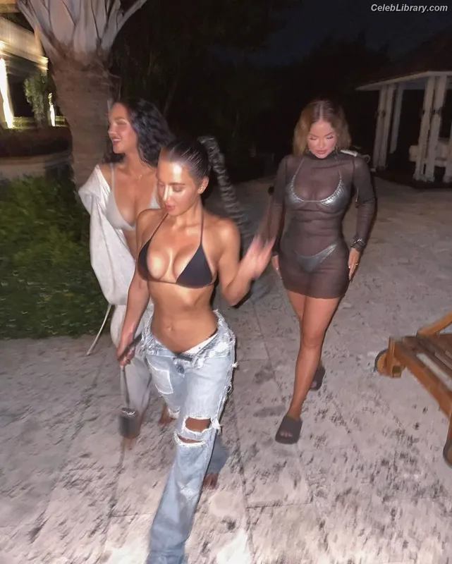 Kim Kardashian photo 8 of 4170