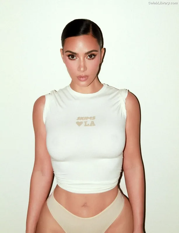Kim Kardashian photo 6 of 4170