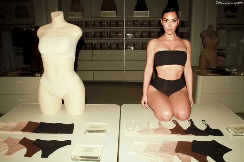 Kim Kardashian photo 7 of 4170