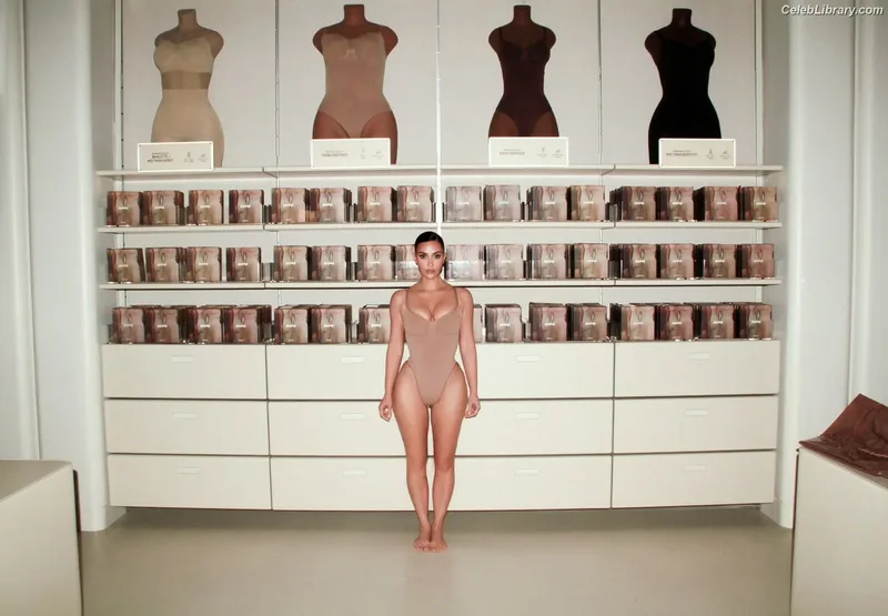 Kim Kardashian photo 8 of 4170