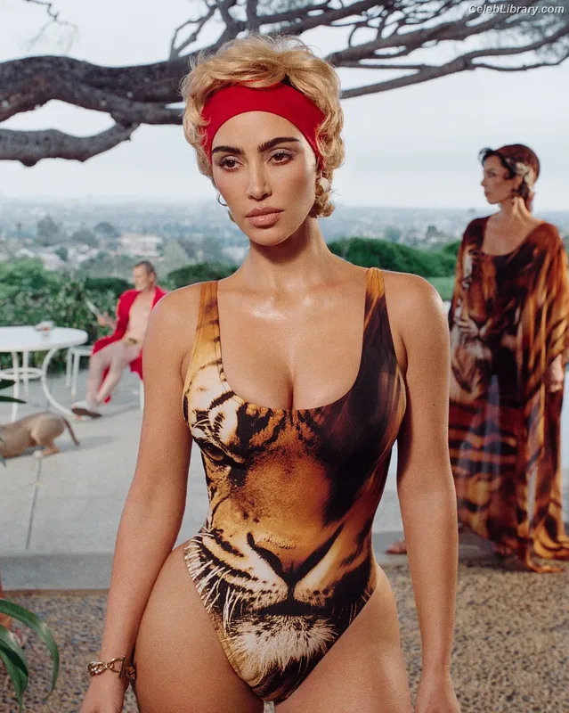Kim Kardashian photo 11 of 4170