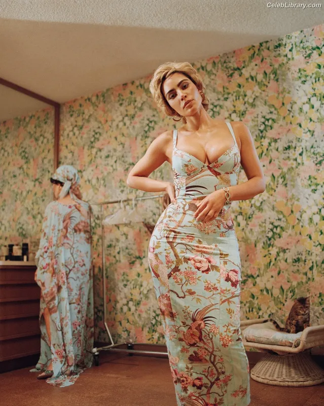 Kim Kardashian photo 13 of 4170