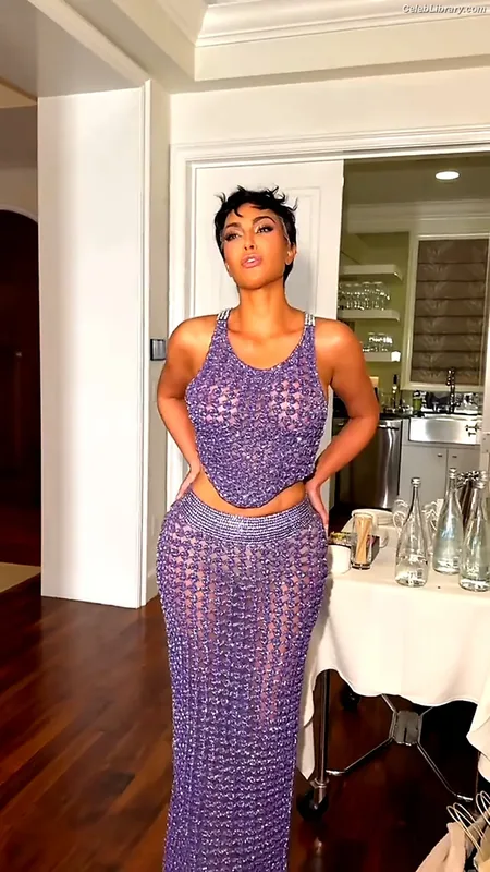 Kim Kardashian photo 1 of 4170
