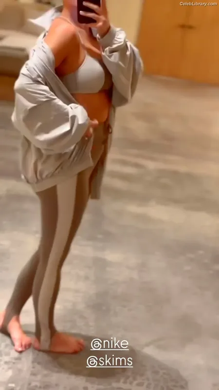 Kim Kardashian photo 16 of 4170
