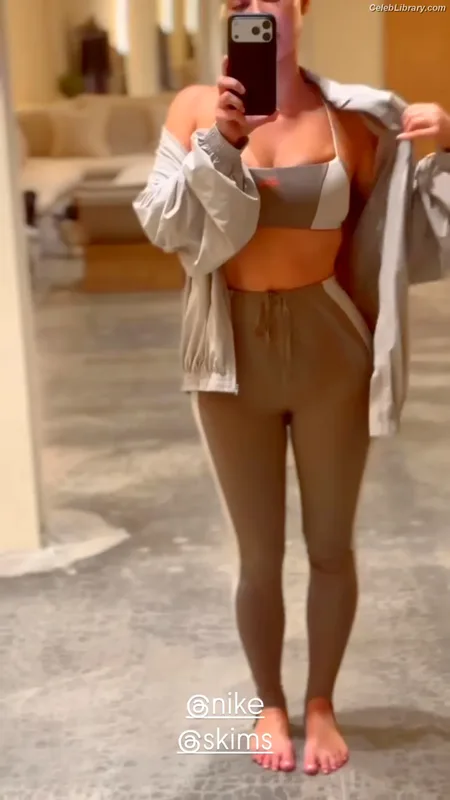 Kim Kardashian photo 18 of 4170