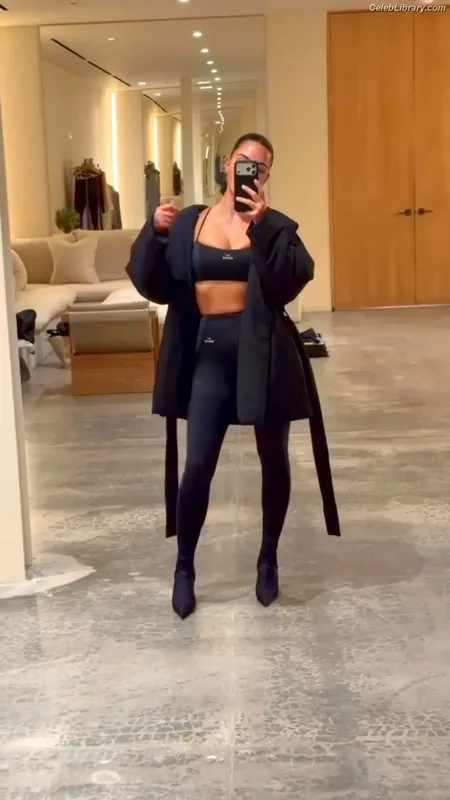 Kim Kardashian photo 19 of 4170