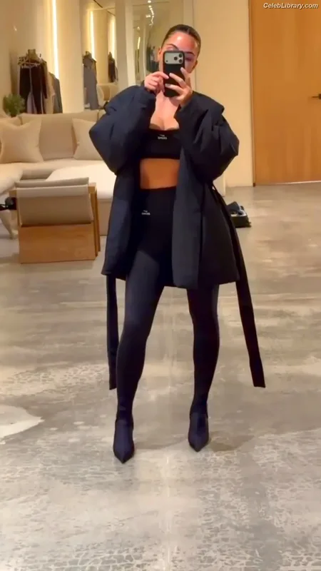 Kim Kardashian photo 20 of 4170