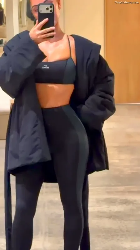 Kim Kardashian photo 22 of 4170