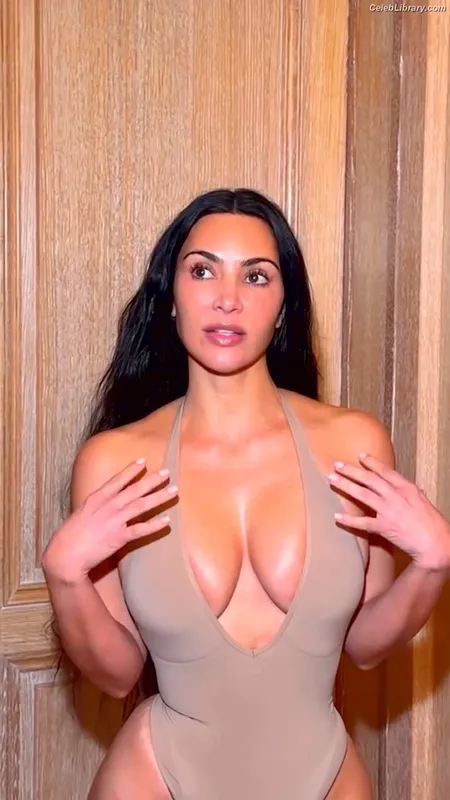 Kim Kardashian photo 18 of 4170