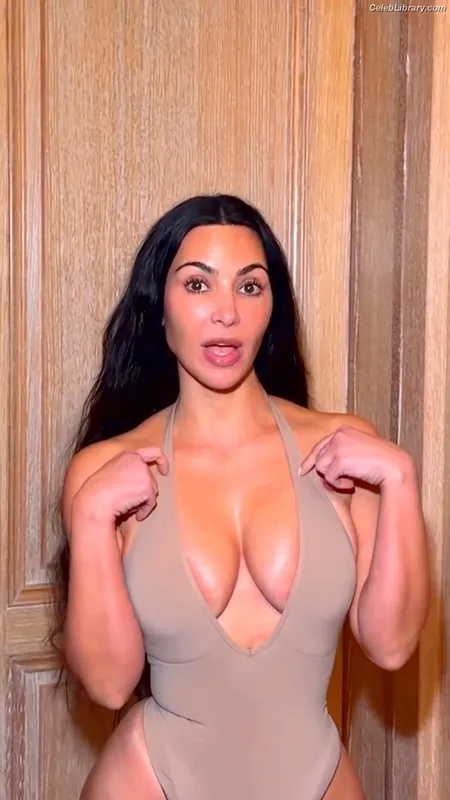 Kim Kardashian photo 20 of 4170