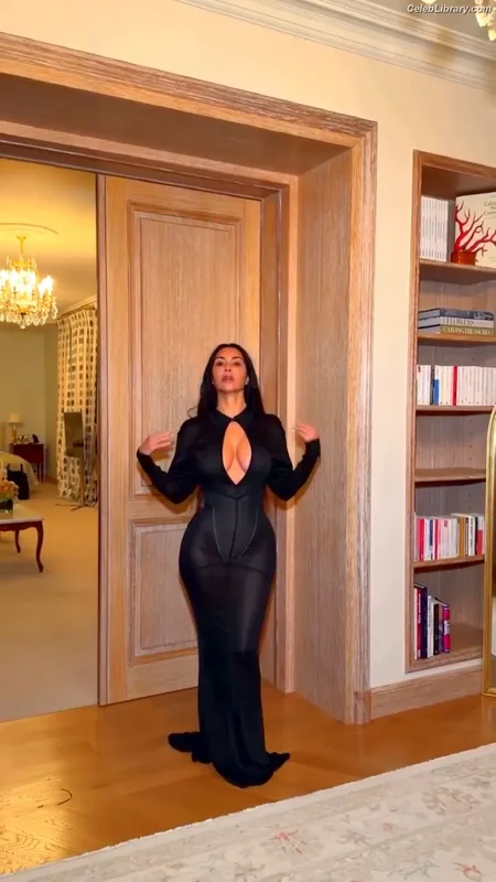 Kim Kardashian photo 2 of 4170