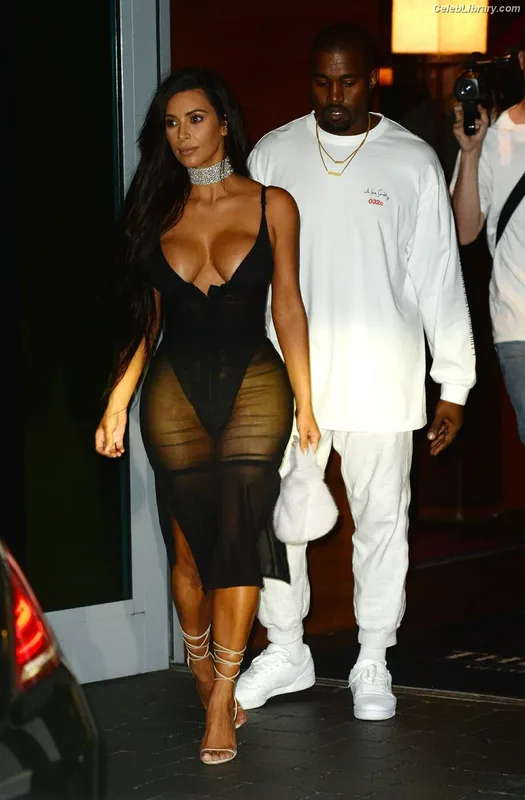 Kim Kardashian photo 24 of 4170
