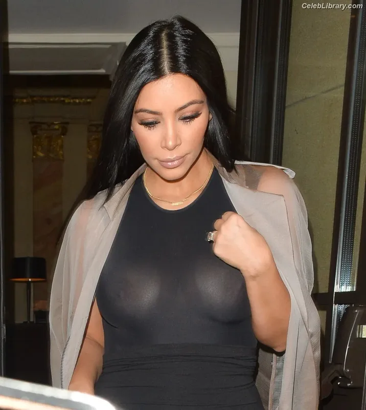 Kim Kardashian photo 11 of 4170