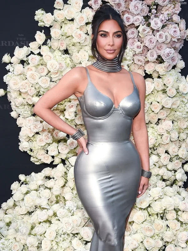 Kim Kardashian photo 22 of 4170
