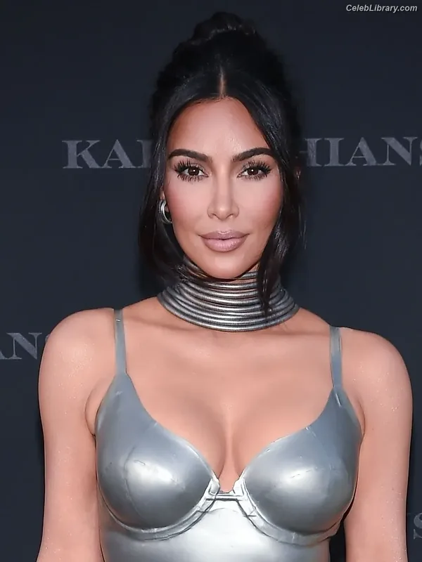 Kim Kardashian photo 24 of 4170