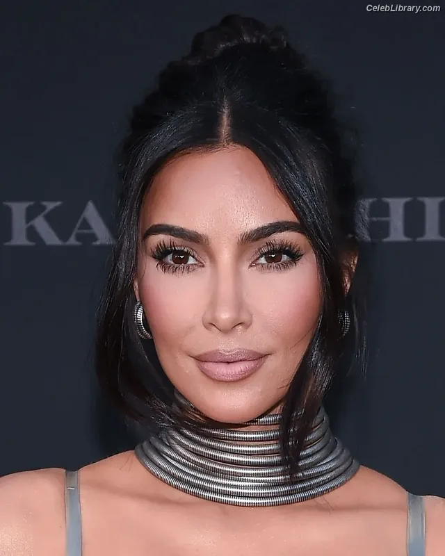 Kim Kardashian photo 6 of 4170