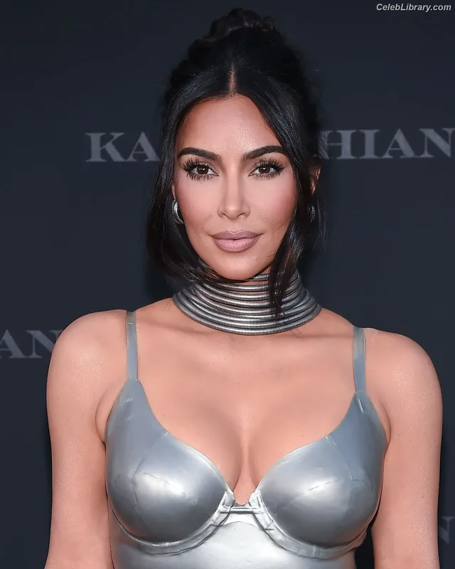 Kim Kardashian photo 7 of 4170