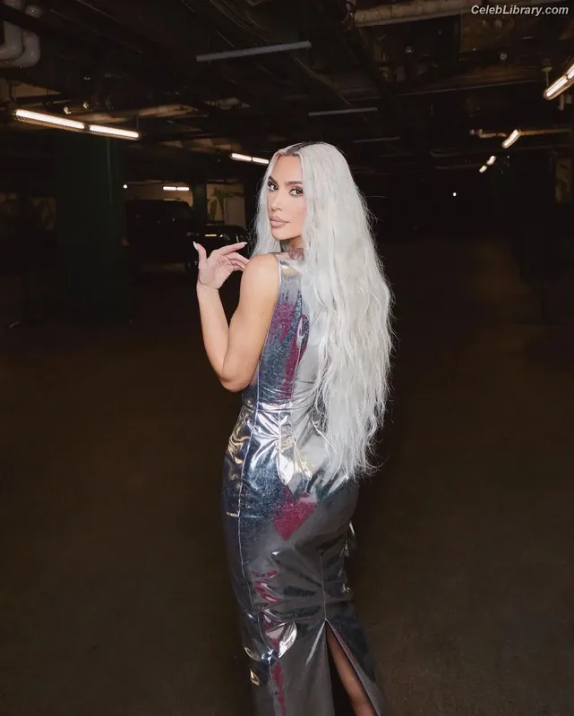 Kim Kardashian photo 24 of 4170