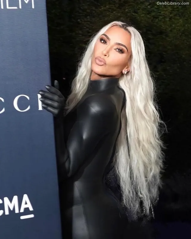 Kim Kardashian photo 5 of 4170