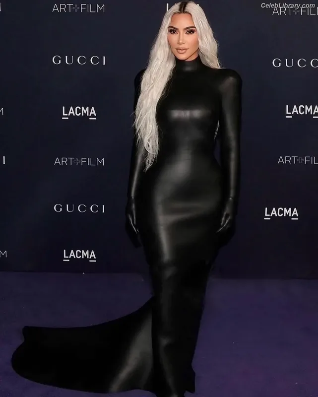Kim Kardashian photo 9 of 4170