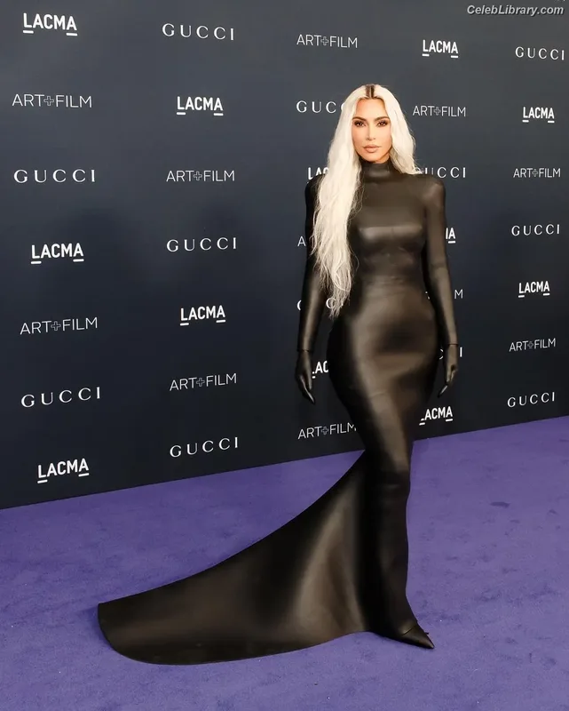Kim Kardashian photo 10 of 4170