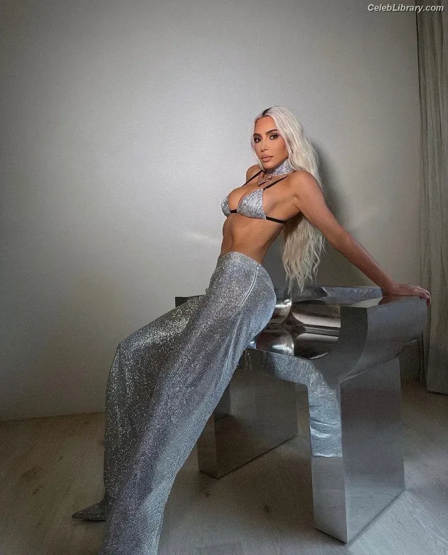 Kim Kardashian photo 18 of 4170