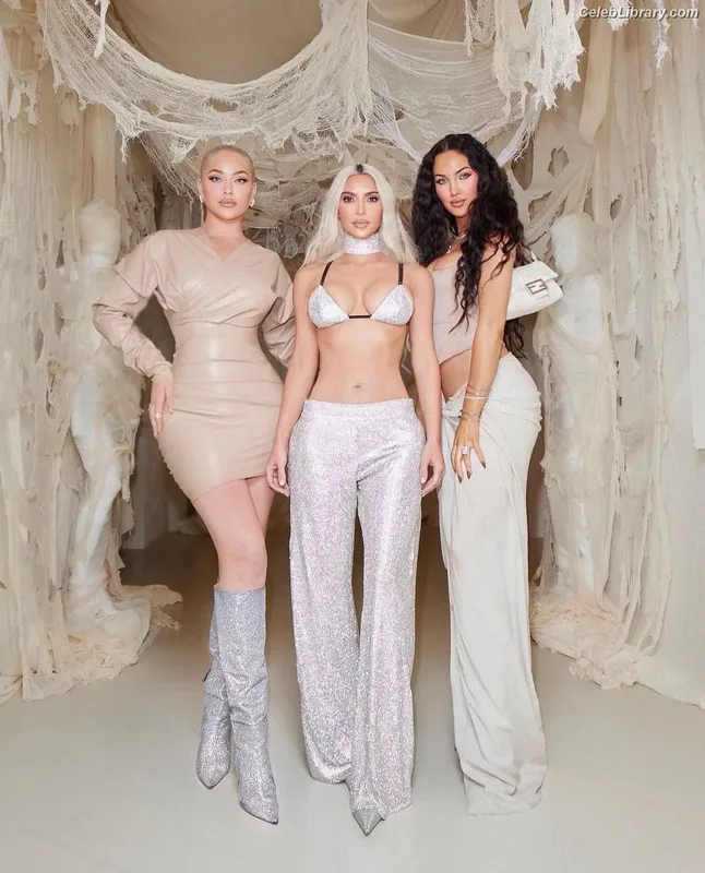 Kim Kardashian photo 24 of 4170