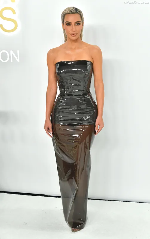 Kim Kardashian photo 5 of 4170