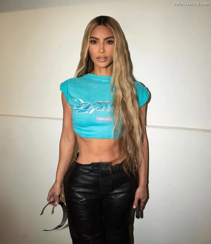 Kim Kardashian photo 23 of 4170