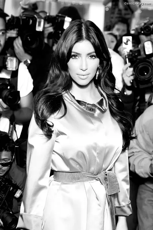 Kim Kardashian photo 3 of 4170