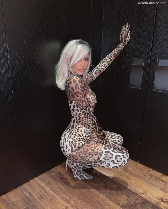 Kim Kardashian photo 4 of 4170
