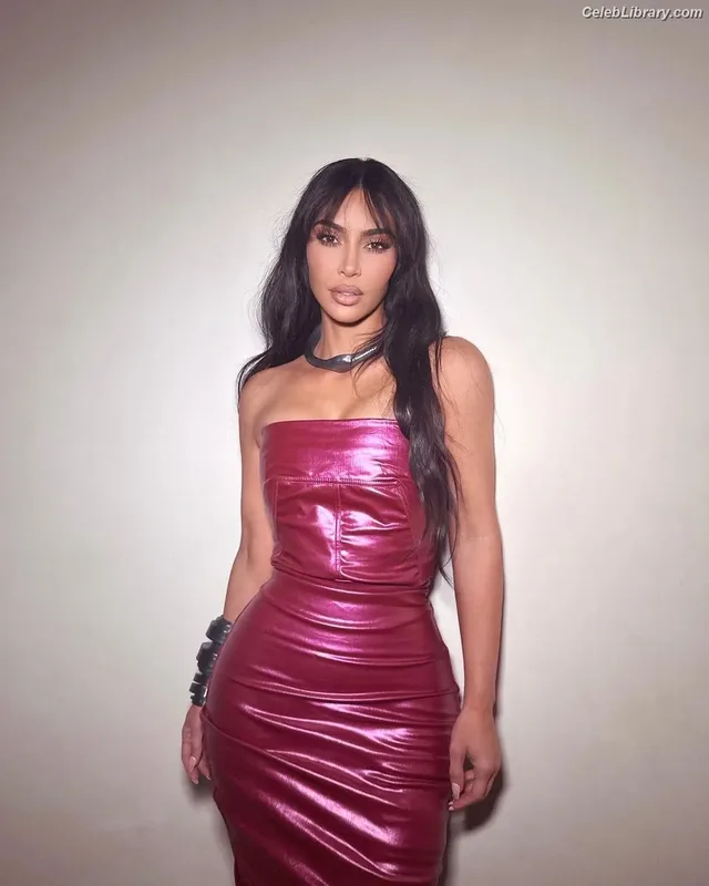 Kim Kardashian photo 20 of 4170