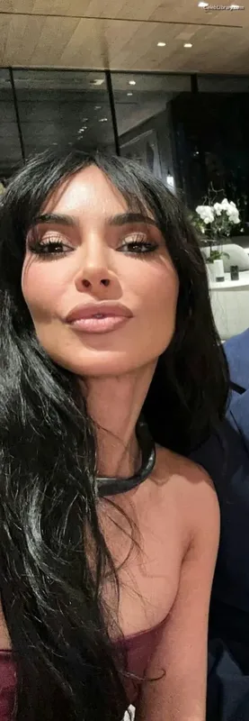 Kim Kardashian photo 23 of 4170