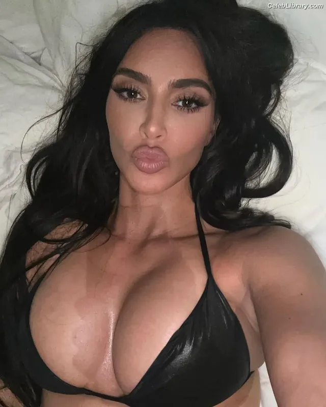 Kim Kardashian photo 12 of 4170