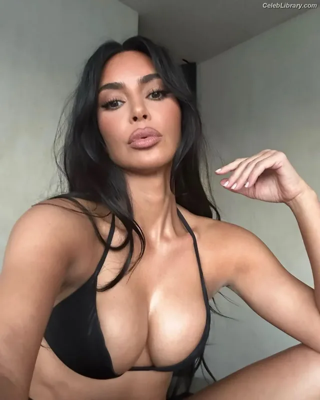 Kim Kardashian photo 14 of 4170