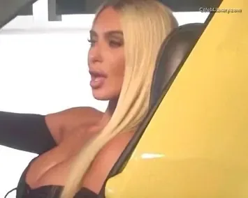 Kim Kardashian photo 18 of 4170