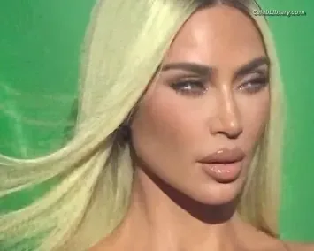 Kim Kardashian photo 19 of 4170