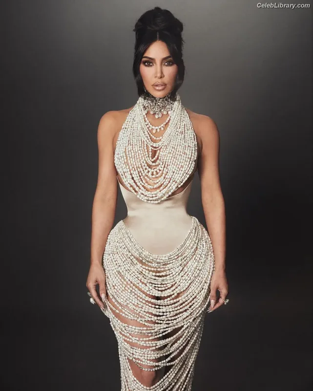 Kim Kardashian photo 20 of 4170