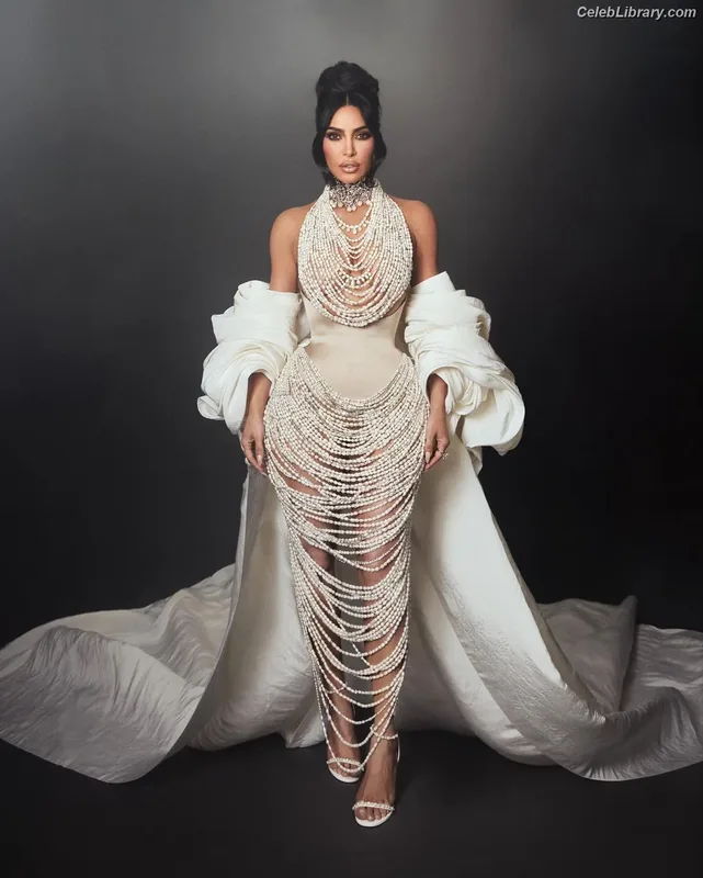Kim Kardashian photo 22 of 4170