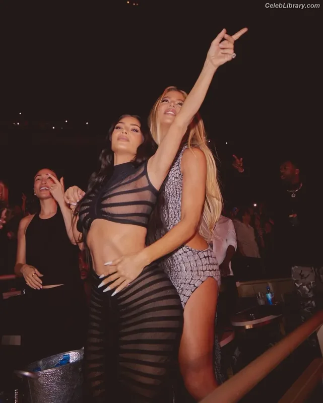 Kim Kardashian photo 6 of 4170