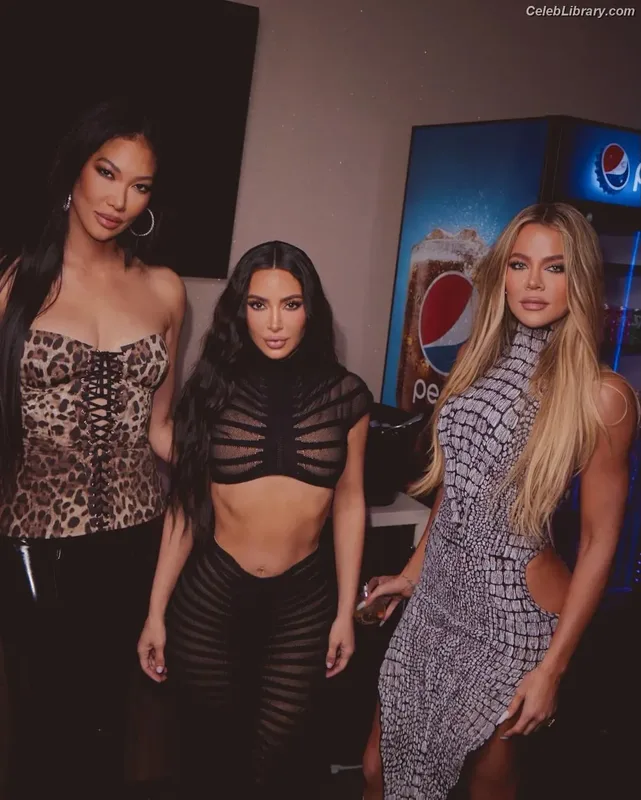 Kim Kardashian photo 7 of 4170