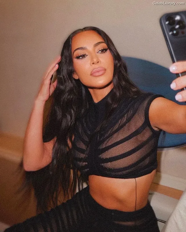 Kim Kardashian photo 9 of 4170