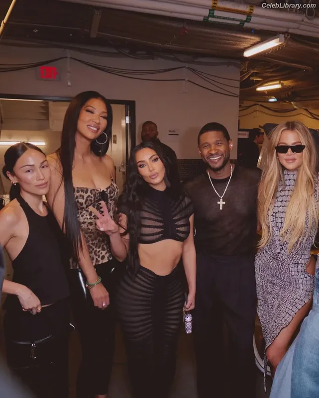 Kim Kardashian photo 10 of 4170