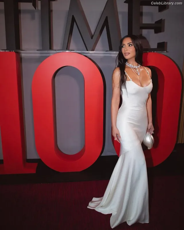 Kim Kardashian photo 20 of 4170