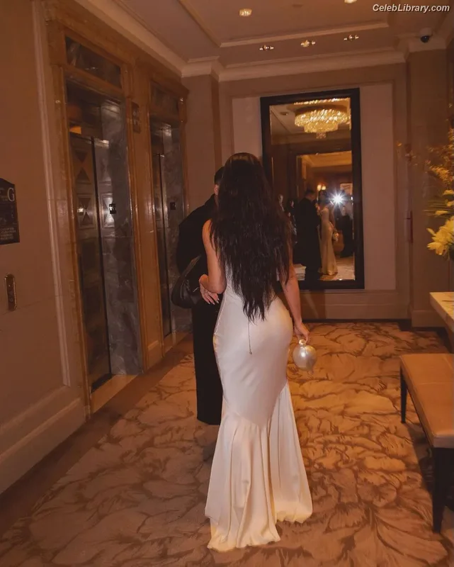 Kim Kardashian photo 21 of 4170