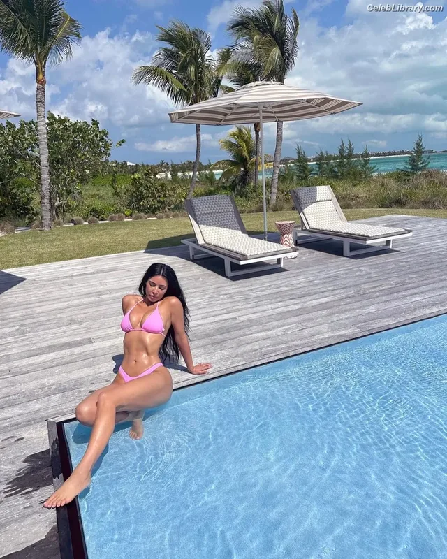 Kim Kardashian photo 2 of 4170