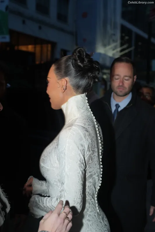 Kim Kardashian photo 6 of 4170