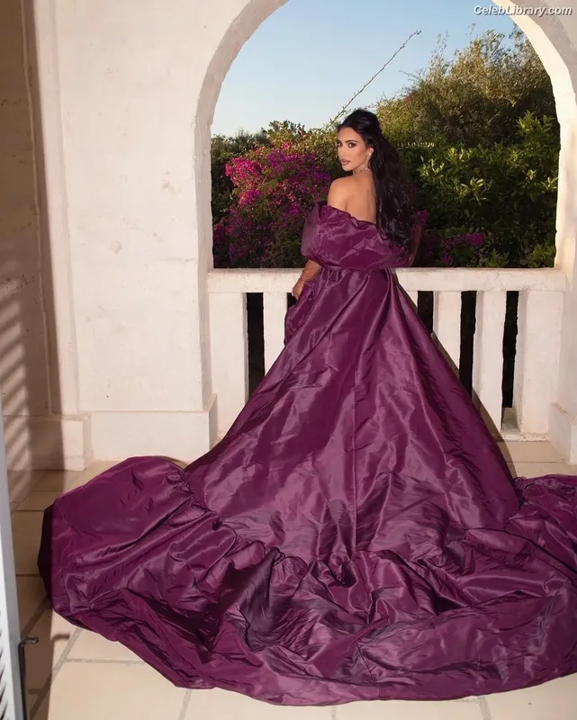 Kim Kardashian photo 24 of 4170