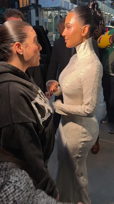Kim Kardashian photo 9 of 4170