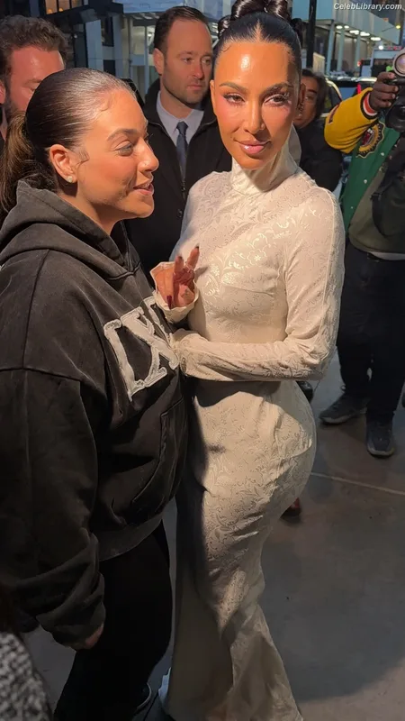 Kim Kardashian photo 19 of 4170